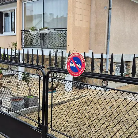 Maison Et Chambres Meublees A Acces Privatifs Bed & Breakfast Champigny-sur-Marne
