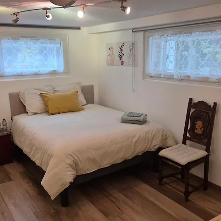 Maison Et Chambres Meublees A Acces Privatifs Bed & Breakfast
