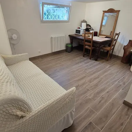 Bed & Breakfast Maison Et Chambres Meublees A Acces Privatifs Champigny-sur-Marne