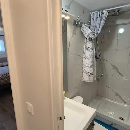 Chambres meublées, Tv sdb wc et accès privatifs Couette-café Champigny-sur-Marne